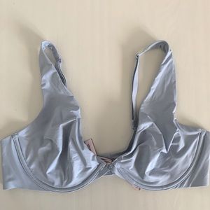 VICTORIAS SECRET UNLINED PLUNGE NWT SIZE 338C